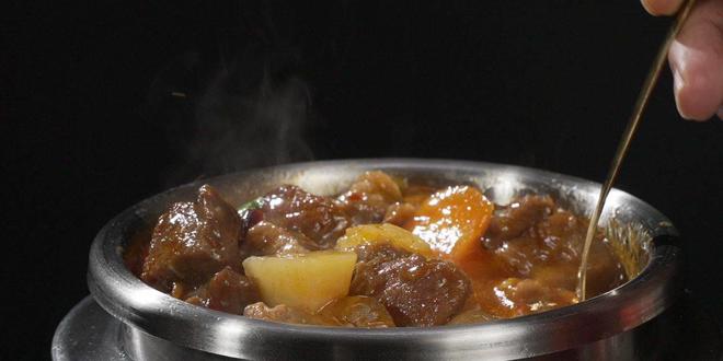 炒满足现代人对健康饮食的渴望九游会j9登陆小饭碗智能鲜(图1)