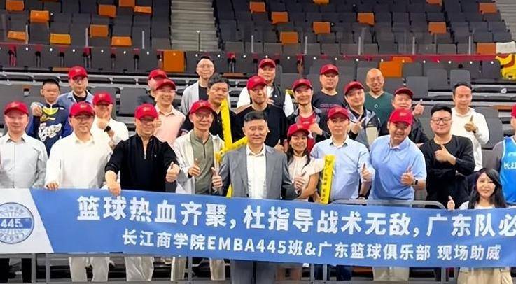 哥、三国手的特别互动和徐杰的聪明球技！j9九游会俱乐部登录入口赛后人物志：海(图2)