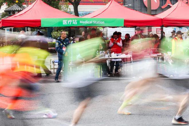 9人破130！为何2025扬马让跑者难以戒断原因是j9九游真人游戏第一平台男女赛会纪录被改写！249(图6)